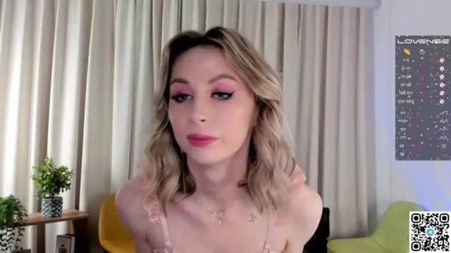 Image 2 of harrietlacey Stream on Chaturbate on 18 months ago