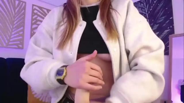 Image 2 of hat_girl Stream on Chaturbate on 13 months ago