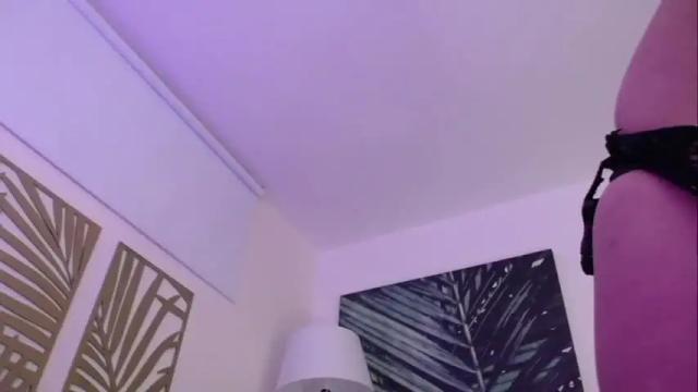 Image 12 of hat_girl Stream on Chaturbate on 12 months ago