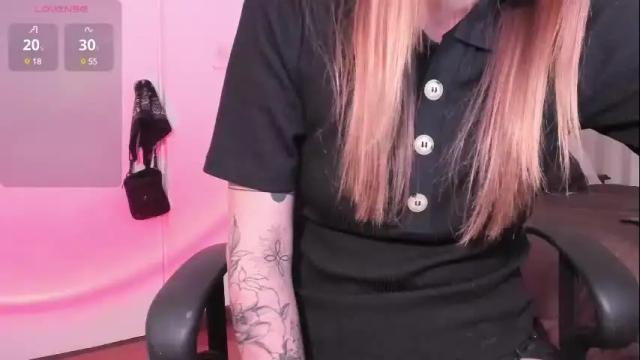 Image 7 of hat_girl Stream on Chaturbate on 23 days ago
