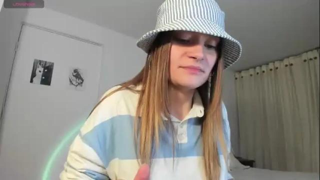 Image 7 of hat_girl Stream on Chaturbate on 6 days ago