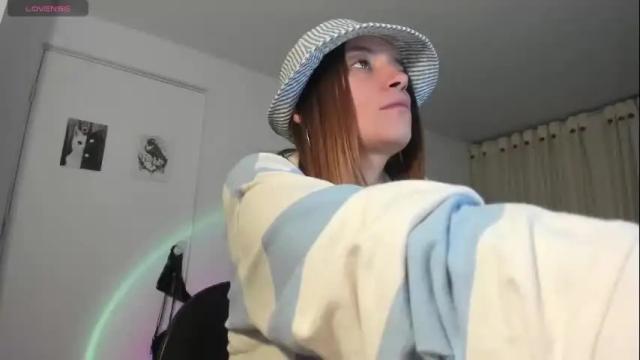 Image 8 of hat_girl Stream on Chaturbate on 6 days ago