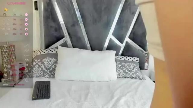 Image 3 of hazel_ross_tcw Stream on Chaturbate on 13 months ago