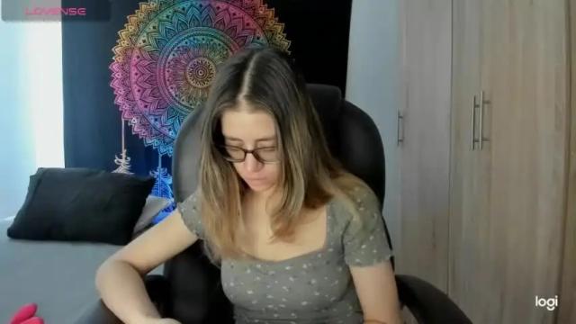 Image 3 of hazelkush00 Stream on Chaturbate on 13 months ago