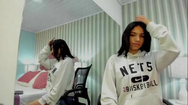 Image 2 of hazelmoret Stream on Chaturbate on 1 month ago