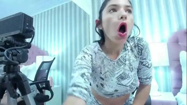 Image 2 of hazelmoret Stream on Chaturbate on 1 month ago