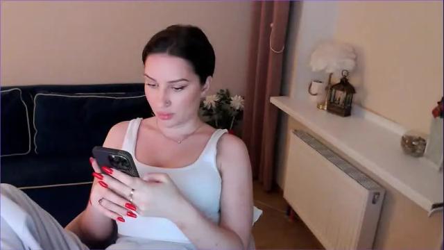 Image 2 of heaven_chloe Stream on Chaturbate on 1 month ago