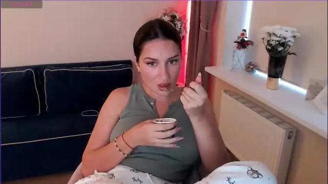 Image 2 of heaven_chloe Stream on Chaturbate on 2 months ago