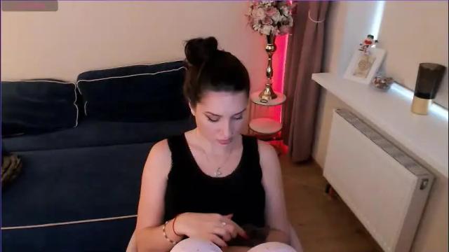 Image 3 of heaven_chloe Stream on Chaturbate on 1 month ago