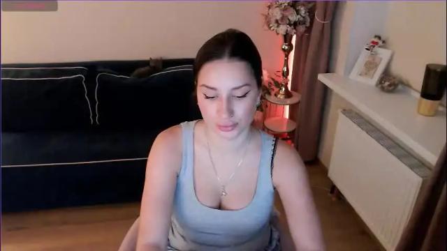 Image 2 of heaven_chloe Stream on Chaturbate on 1 month ago