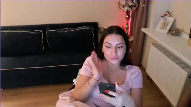 Image 2 of heaven_chloe Stream on Chaturbate on 29 days ago