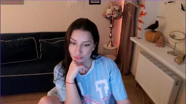 Image 2 of heaven_chloe Stream on Chaturbate on 2 months ago
