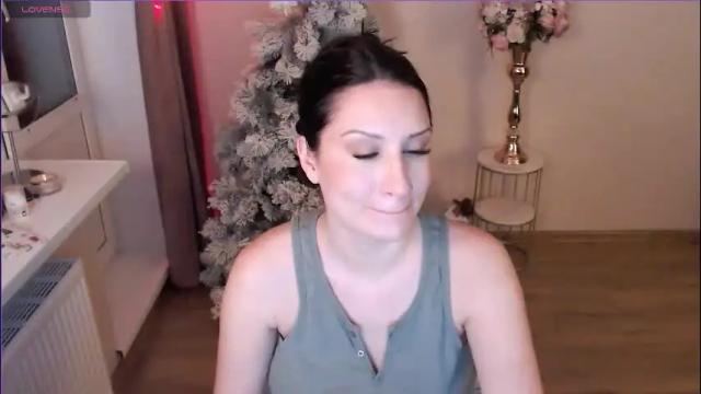 Image 2 of heaven_chloe Stream on Chaturbate on 25 days ago