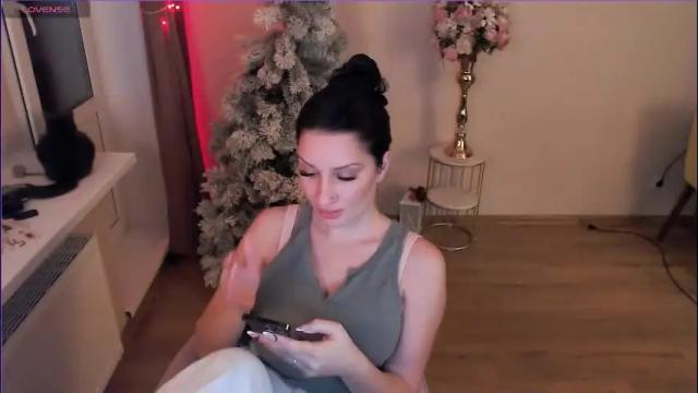 Image 3 of heaven_chloe Stream on Chaturbate on 26 days ago