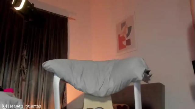 Image 7 of heaven_puertas Stream on Chaturbate on 19 days ago