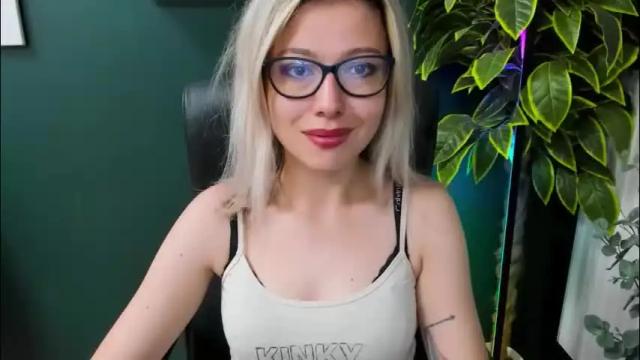 Image 2 of heidi_pleasure Stream on Chaturbate on 2 months ago