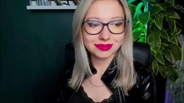 Image 11 of heidi_pleasure Stream on Chaturbate on 1 month ago