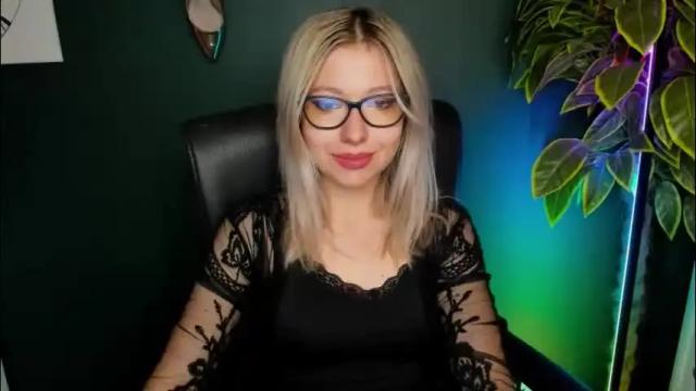 Image 12 of heidi_pleasure Stream on Chaturbate on 1 month ago