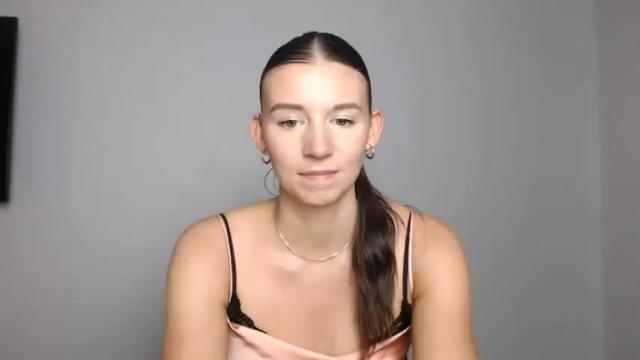 Image 3 of heidihotte Stream on Chaturbate on 13 months ago