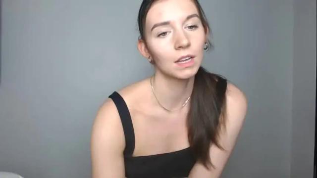 Image 3 of heidihotte Stream on Chaturbate on 12 months ago