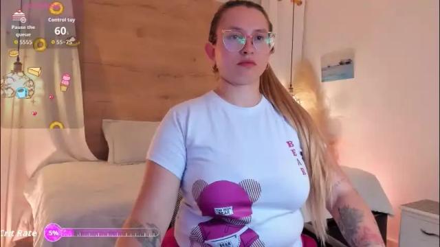 Image 2 of heidishayk Stream on Chaturbate on 1 day ago