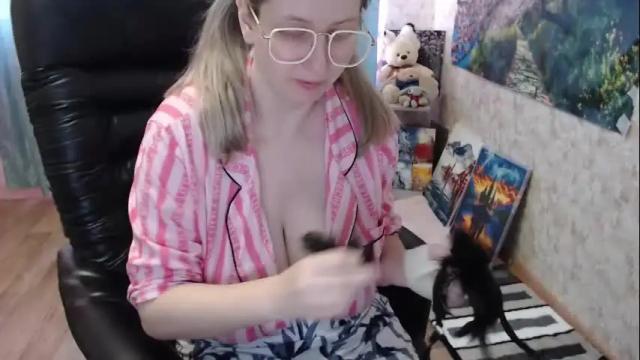 Image 8 of helen_bee Stream on Chaturbate on 1 month ago