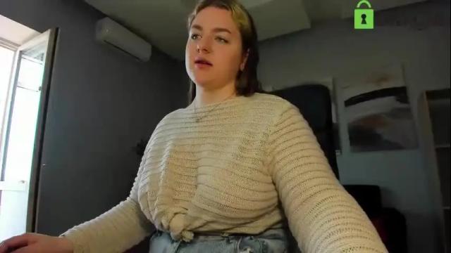 Image 10 of helen_elliot Stream on Chaturbate on 1 month ago