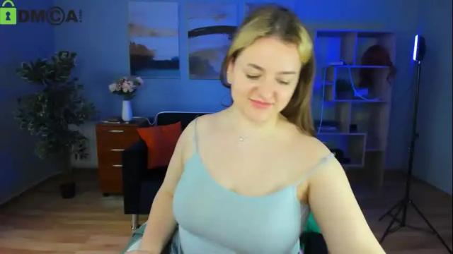 Image 12 of helen_elliot Stream on Chaturbate on 29 days ago