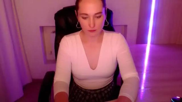 Image 4 of helen_hot25 Stream on Chaturbate on 19 months ago