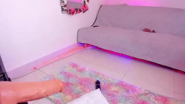 Image 8 of helen_michel1 Stream on Chaturbate on 19 months ago