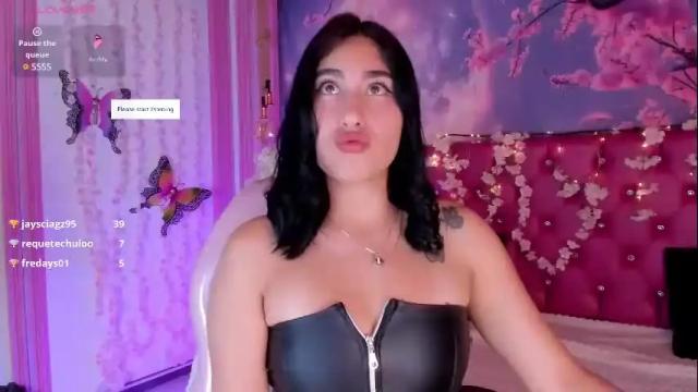 Image 3 of helen_michel1 Stream on Chaturbate on 3 months ago