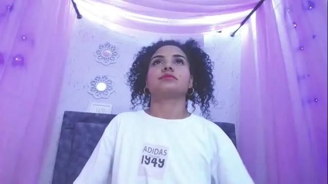 Image 3 of helen_petite_ Stream on Chaturbate on 12 days ago