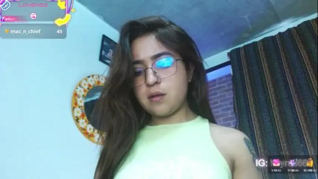Image 3 of helenacyruss666 Stream on Chaturbate on 3 months ago