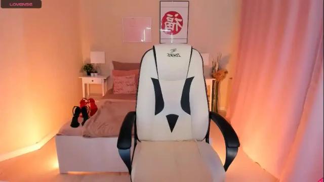 Image 3 of helenaregal Stream on Chaturbate on 1 month ago