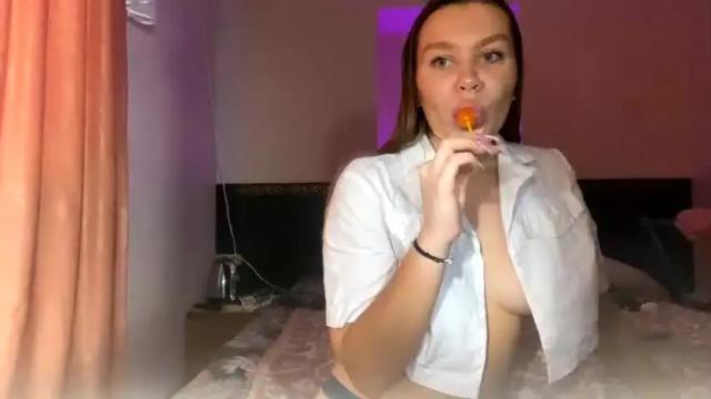 Image 2 of helenawest Stream on Chaturbate on 17 months ago