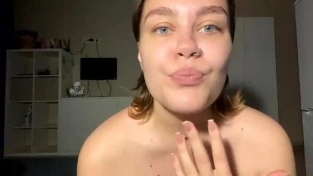 Image 4 of helenawest Stream on Chaturbate on 14 months ago