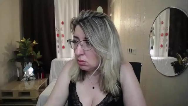 Image 3 of helenenigma Stream on Chaturbate on 1 month ago