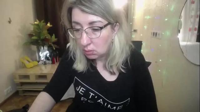 Image 12 of helenenigma Stream on Chaturbate on 1 month ago
