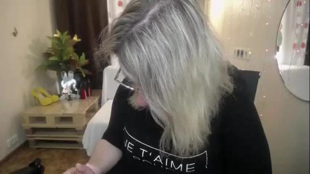 Image 3 of helenenigma Stream on Chaturbate on 1 month ago