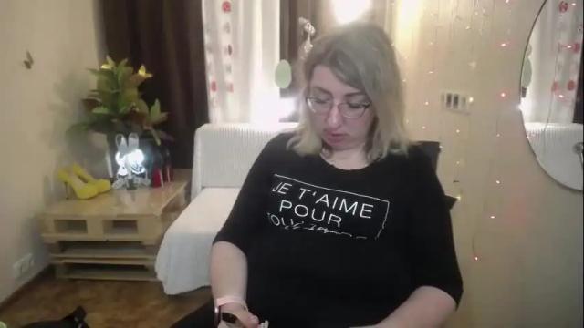 Image 6 of helenenigma Stream on Chaturbate on 1 month ago