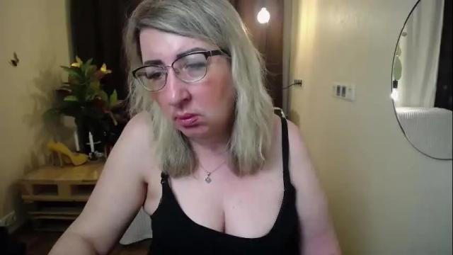 Image 6 of helenenigma Stream on Chaturbate on 1 month ago
