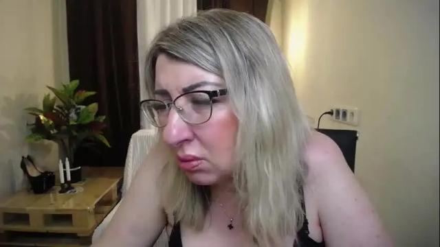 Image 3 of helenenigma Stream on Chaturbate on 27 days ago