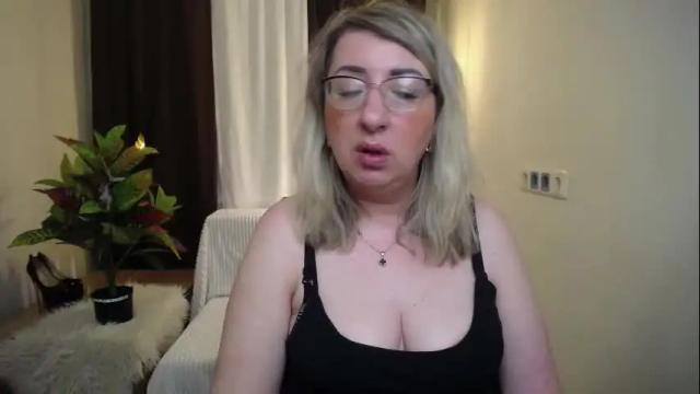 Image 6 of helenenigma Stream on Chaturbate on 23 days ago