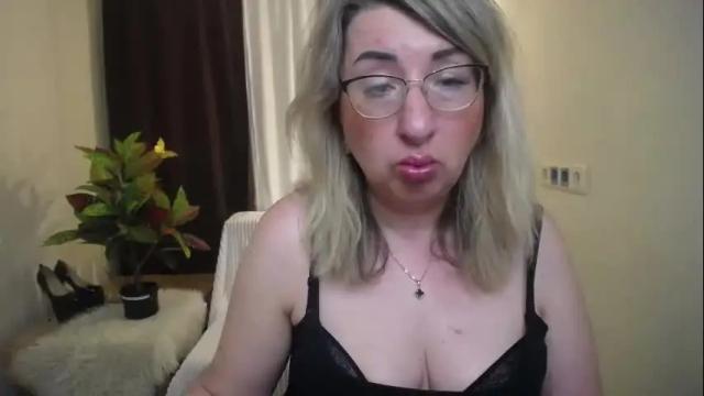 Image 10 of helenenigma Stream on Chaturbate on 9 days ago