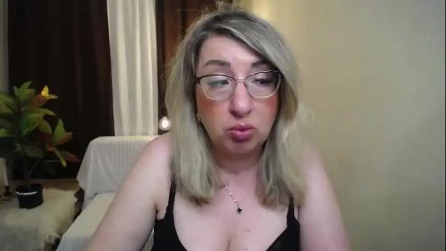 Image 10 of helenenigma Stream on Chaturbate on 2 days ago
