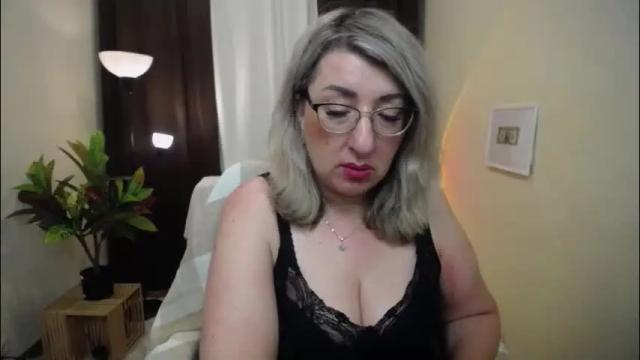 Image 2 of helenenigma Stream on Chaturbate on 1 month ago
