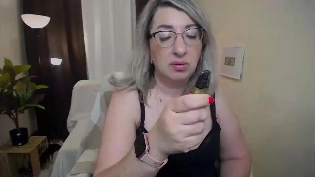 Image 3 of helenenigma Stream on Chaturbate on 1 month ago