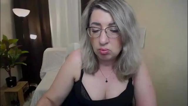Image 7 of helenenigma Stream on Chaturbate on 1 month ago
