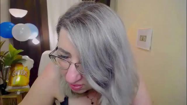 Image 11 of helenenigma Stream on Chaturbate on 1 month ago