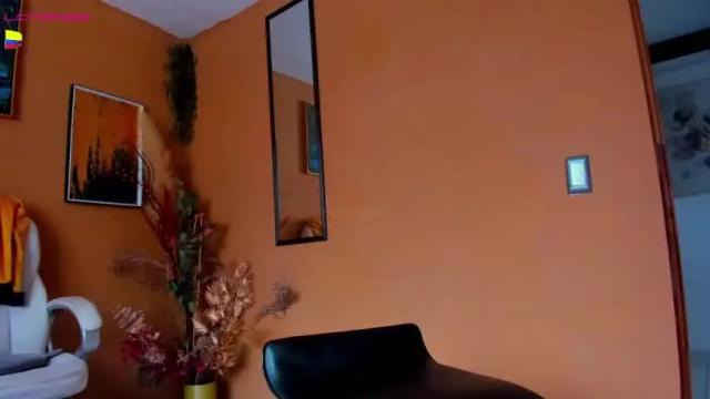 Image 12 of helenlindabell Stream on Chaturbate on 19 months ago